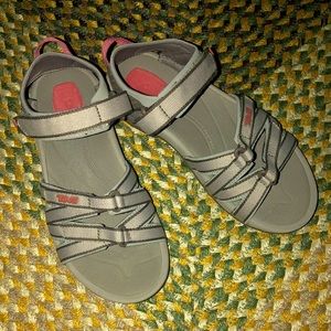 Teva Tirra velcro strap sandal size 5